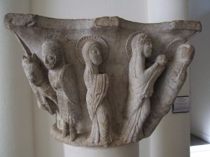 Les Saintes Femmes (XIIe siècle) Chapiteau de l'ancienne collégiale Saint Etienne de Dreux