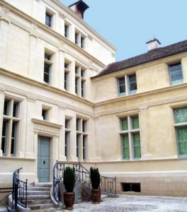 Entrée de la maison natale de Jean de La Fontaine