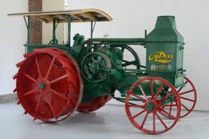 Ce Rumely OilPull G 20-40 de 1922 a été entièrement restauré par l'atelier de restauration du Compa.